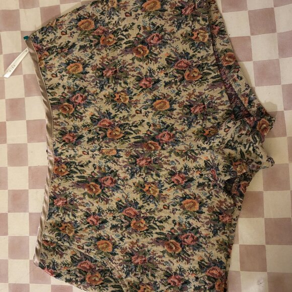 Vintage Floral Tapestry High Waisted Shorts - Picture 3 of 8